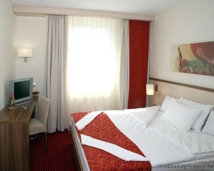 Hotel Famulus Győr Exterior foto